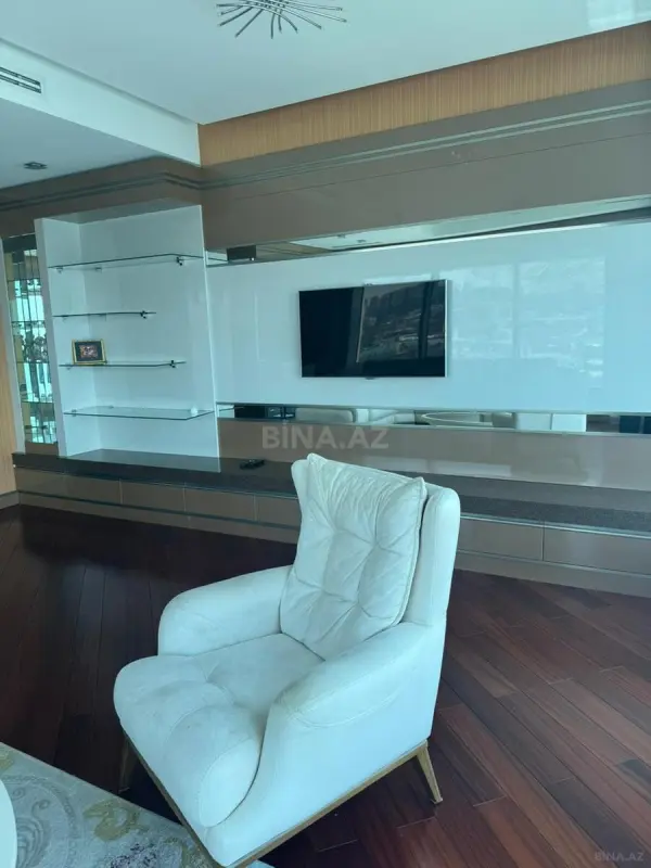 Kirayə verilir 2 otaqlı mənzil 120 m²