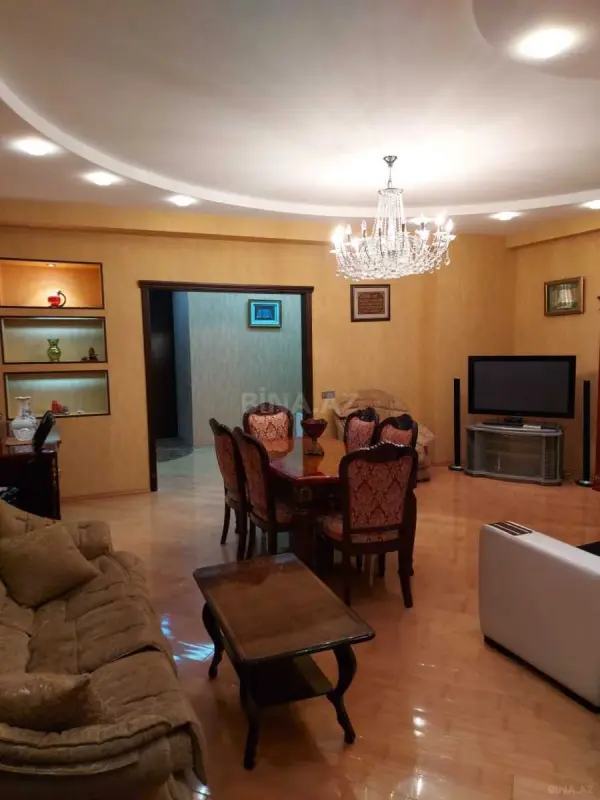 Kirayə verilir 2 otaqlı mənzil 110 m²