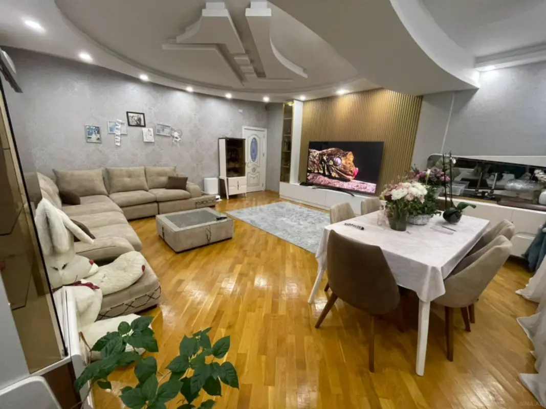 Satılır 3 otaqlı mənzil 135 m²