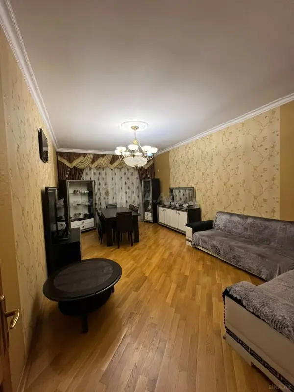 Kirayə verilir 2 otaqlı mənzil 110 m²