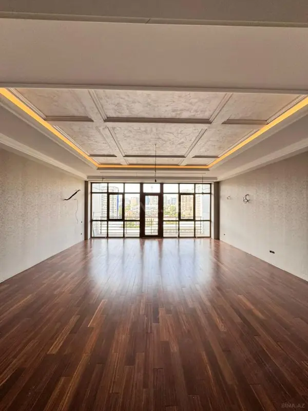 Satılır 4 otaqlı mənzil 200 m²