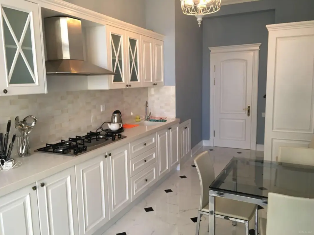 Kirayə verilir 3 otaqlı mənzil 170 m²