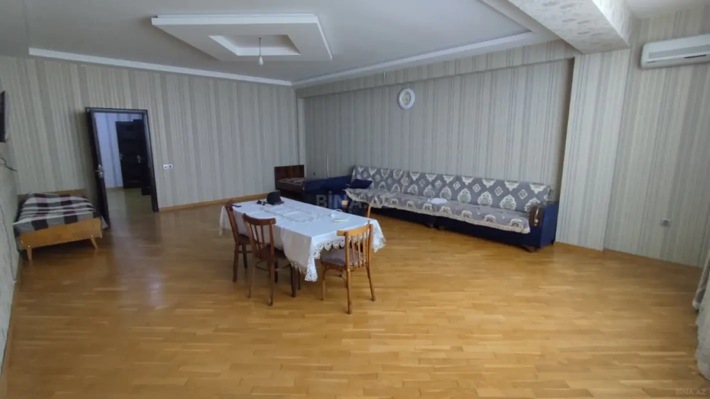 Satılır 2 otaqlı mənzil 110 m²