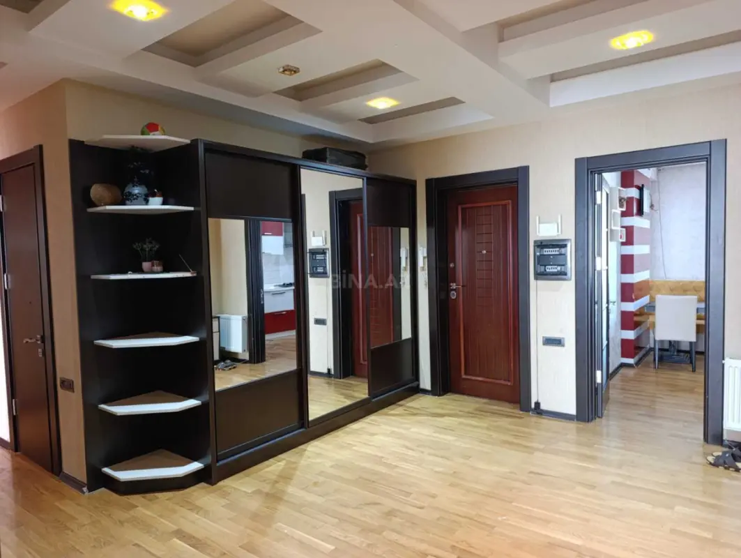 Satılır 3 otaqlı mənzil 115 m²