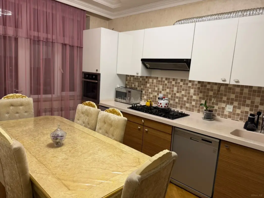 Satılır 3 otaqlı mənzil 130 m²