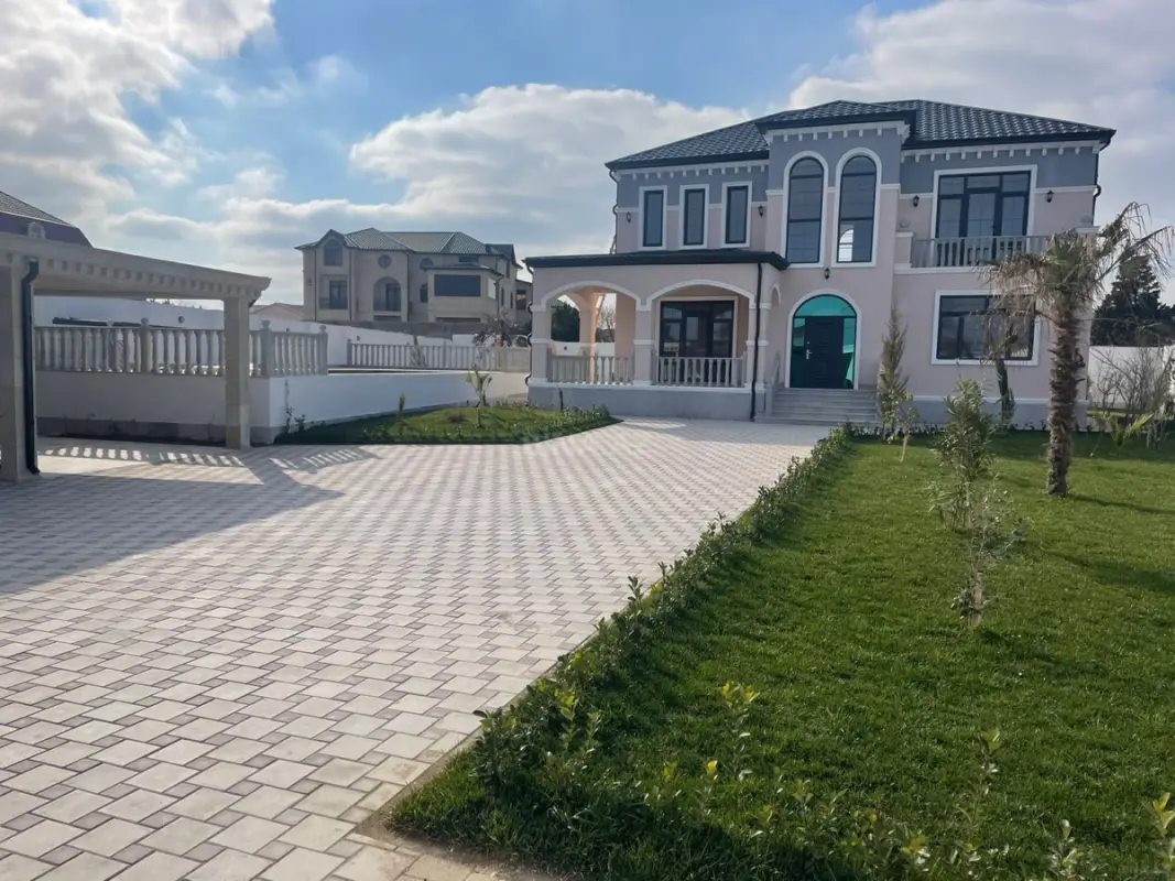 Satılır 7 otaqlı həyət evi 350 m²