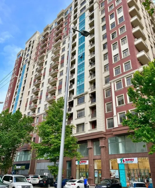 Satılır 3 otaqlı mənzil 136 m²