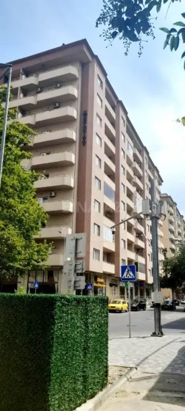 Satılır 3 otaqlı mənzil 135 m²