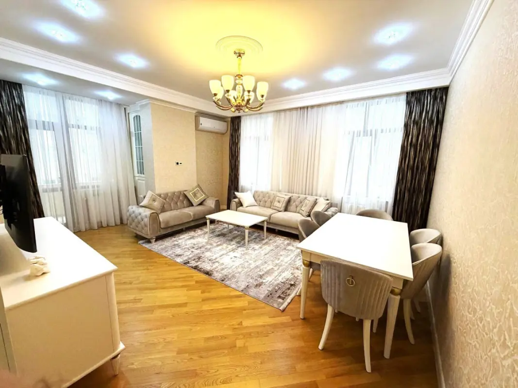Satılır 3 otaqlı mənzil 136 m²
