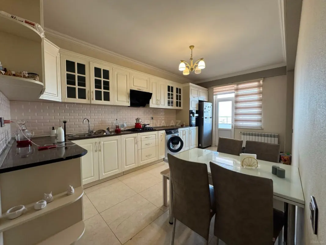 Kirayə verilir 2 otaqlı mənzil 98 m²