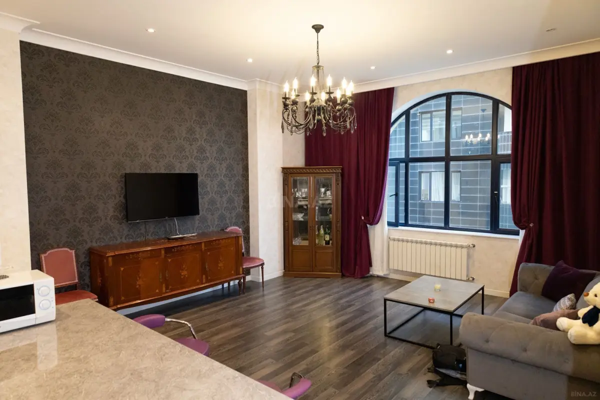 Kirayə verilir 2 otaqlı mənzil 93 m²