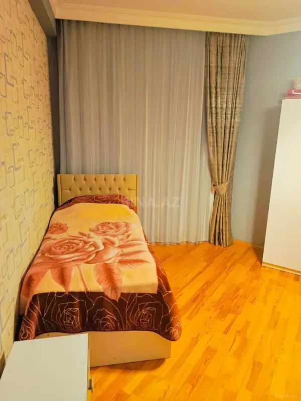 Kirayə verilir 3 otaqlı mənzil 140 m²