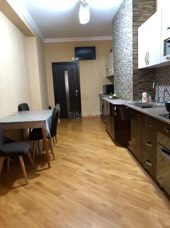 Kirayə verilir 3 otaqlı mənzil 140 m²