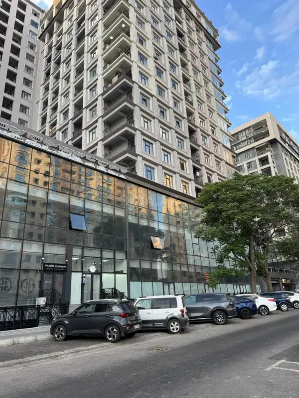 Satılır 4 otaqlı mənzil 130 m²