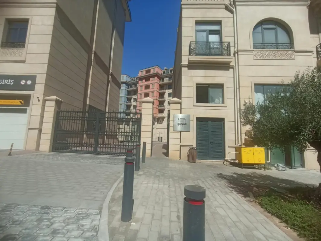 Satılır 3 otaqlı mənzil 148 m²
