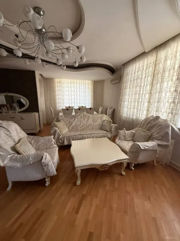 Kirayə verilir 3 otaqlı mənzil 158 m²