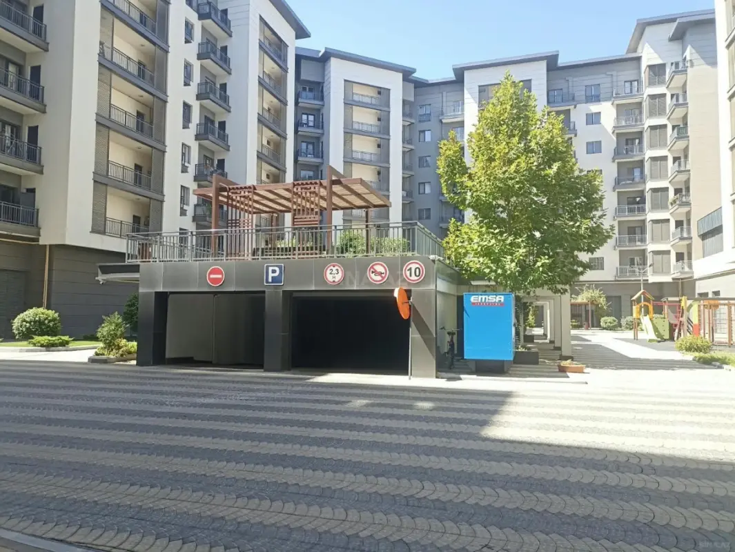 Satılır 5 otaqlı mənzil 202 m²