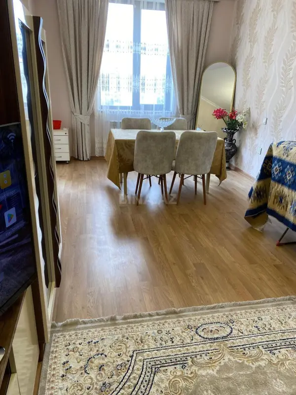 Kirayə verilir 2 otaqlı mənzil 100 m²