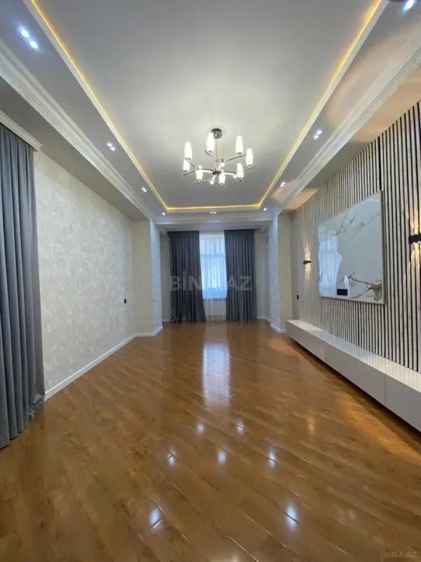 Satılır 3 otaqlı mənzil 132 m²
