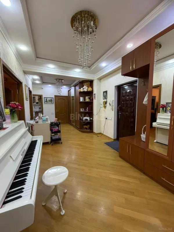 Satılır 3 otaqlı mənzil 120 m²