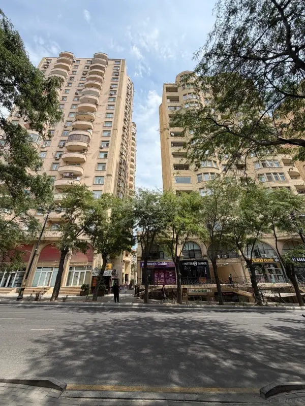 Satılır 3 otaqlı mənzil 146 m²