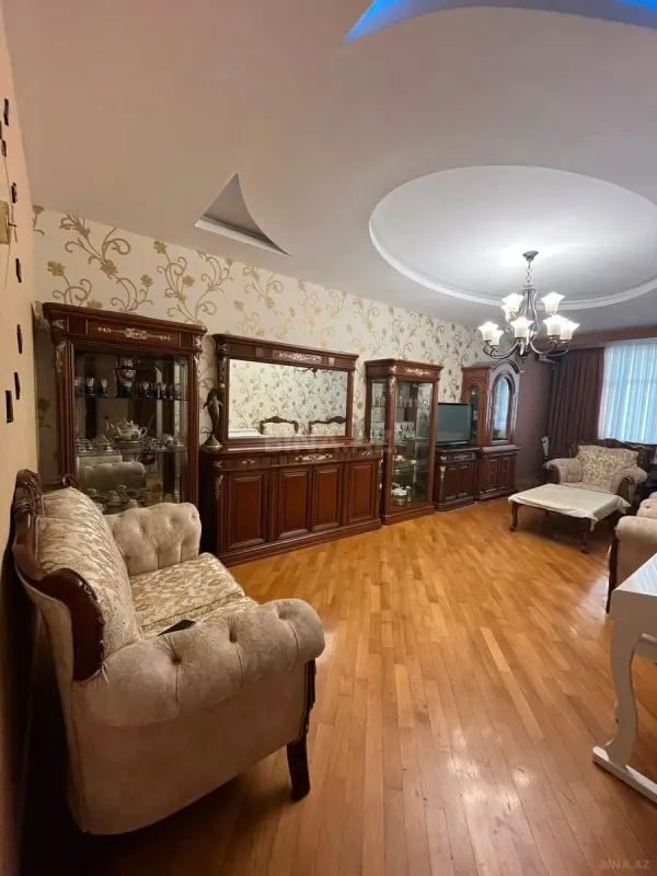 Satılır 2 otaqlı mənzil 101 m²