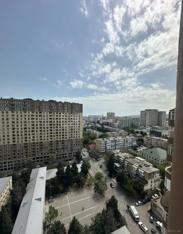 Satılır 4 otaqlı mənzil 130 m²