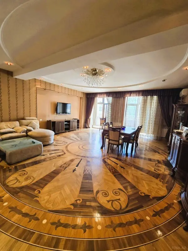 Satılır 3 otaqlı mənzil 161 m²