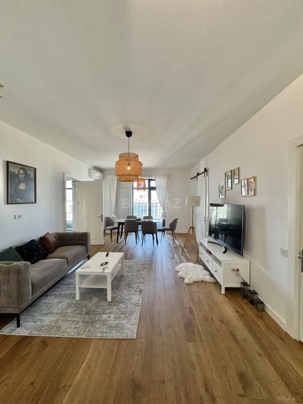 Kirayə verilir 2 otaqlı mənzil 99 m²