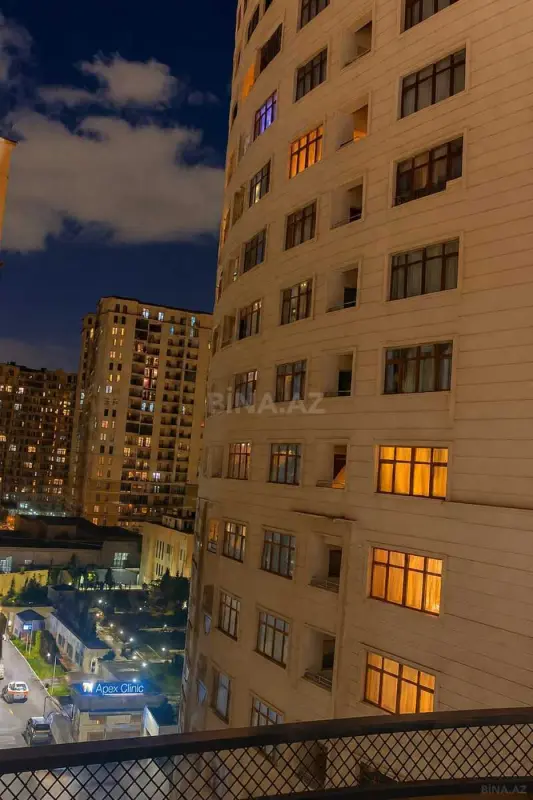 Satılır 3 otaqlı mənzil 138 m²