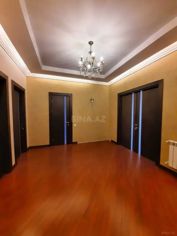 Kirayə verilir 3 otaqlı mənzil 130 m²