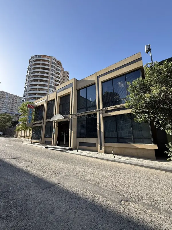 Satılır obyekt 300 m²