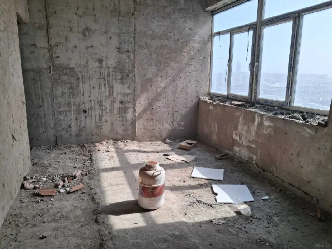 Satılır 4 otaqlı mənzil 174 m²