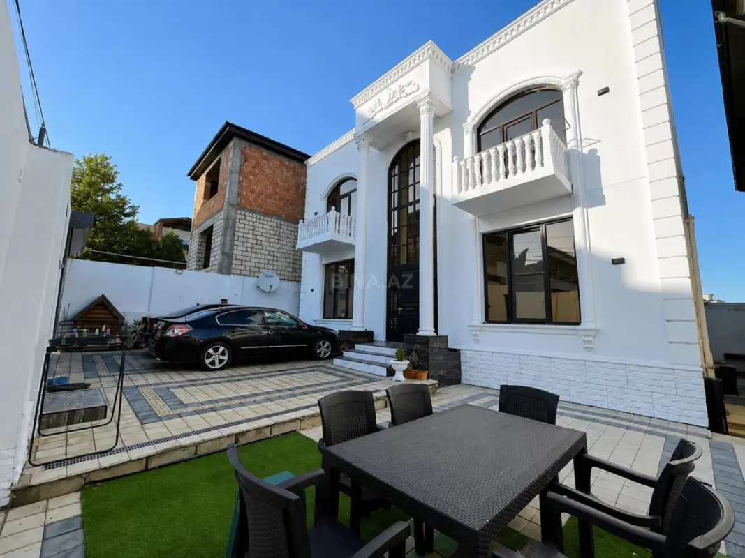 Satılır 7 otaqlı həyət evi 240 m²