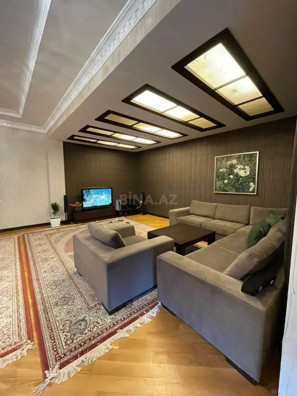 Satılır 3 otaqlı mənzil 152 m²