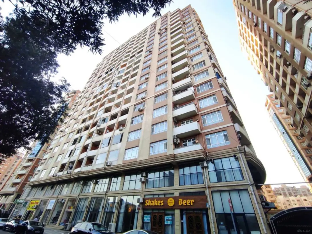 Satılır 4 otaqlı mənzil 190 m²