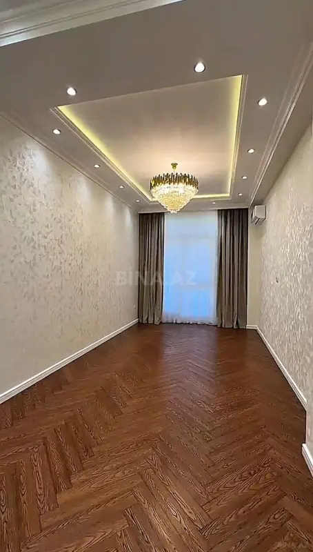 Satılır 4 otaqlı mənzil 140 m²