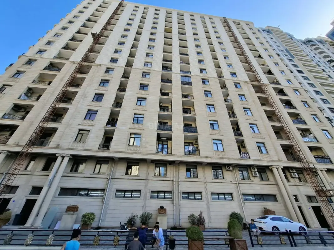 Satılır 3 otaqlı mənzil 206 m²