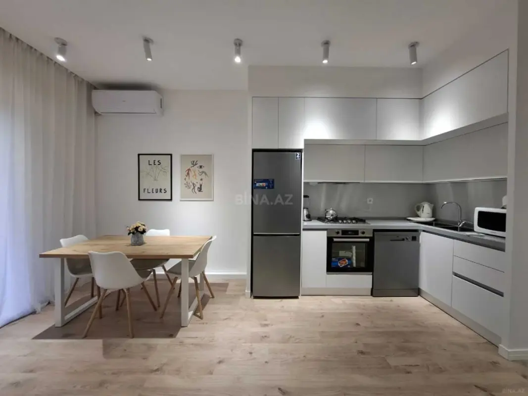Kirayə verilir 2 otaqlı mənzil 68 m²