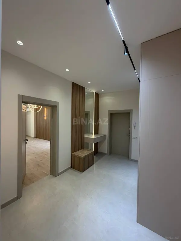 Satılır 4 otaqlı mənzil 140 m²