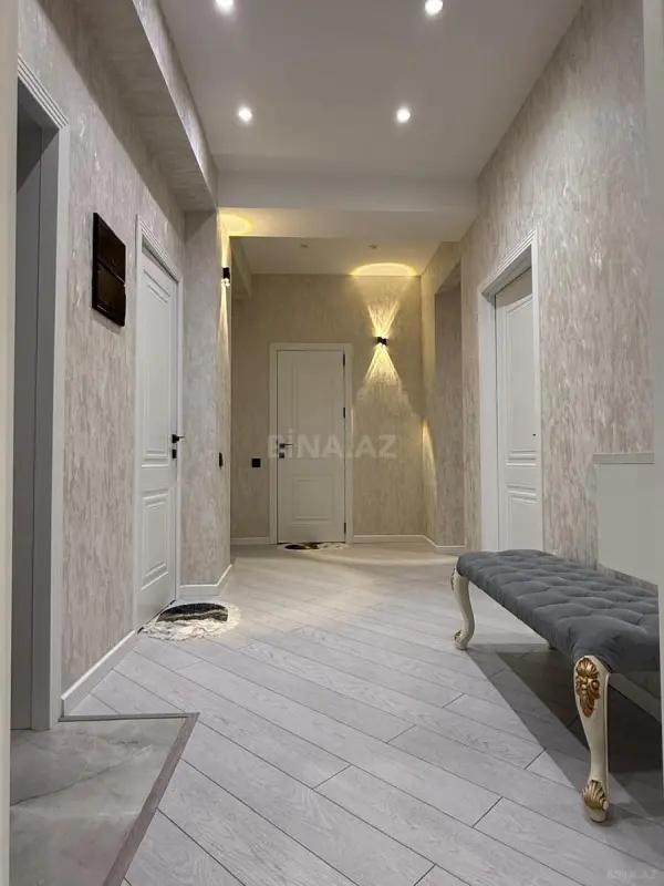 Satılır 4 otaqlı mənzil 130 m²