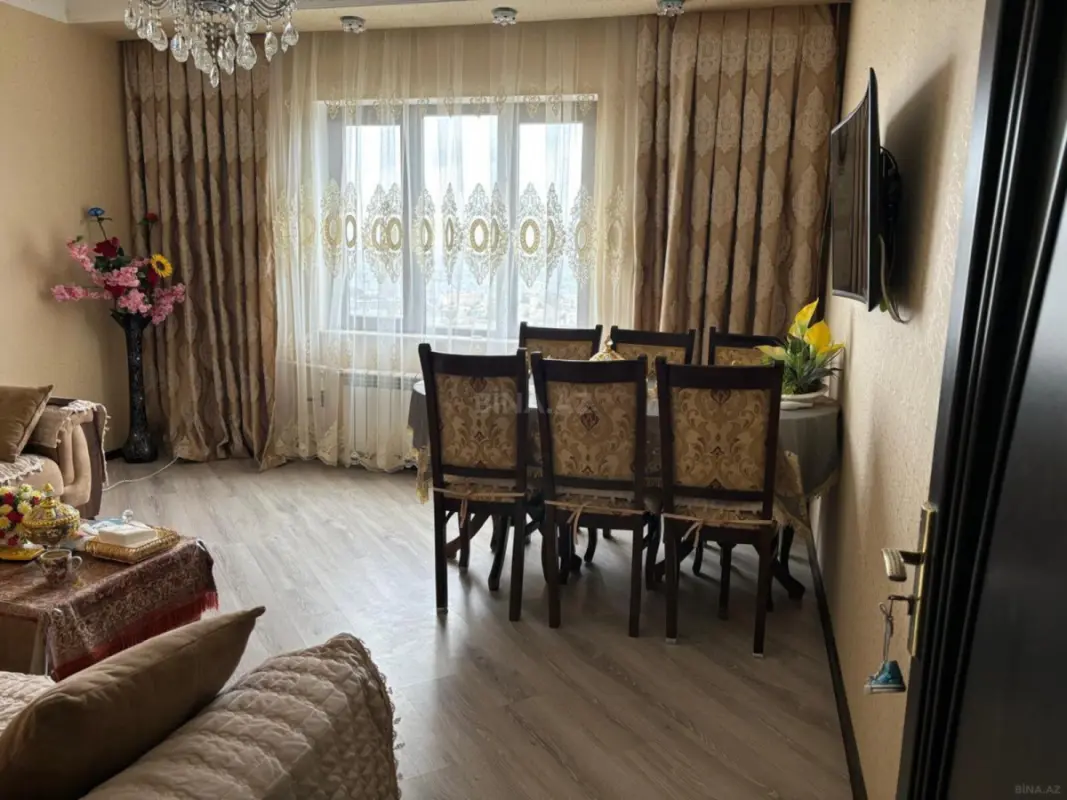 Satılır 4 otaqlı mənzil 110 m²