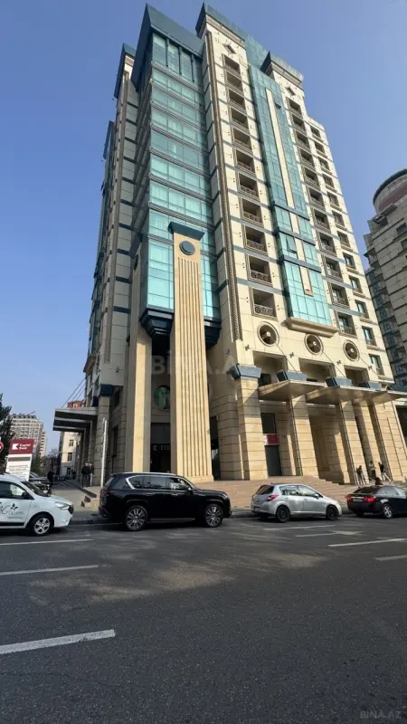 Satılır 4 otaqlı mənzil 169 m²