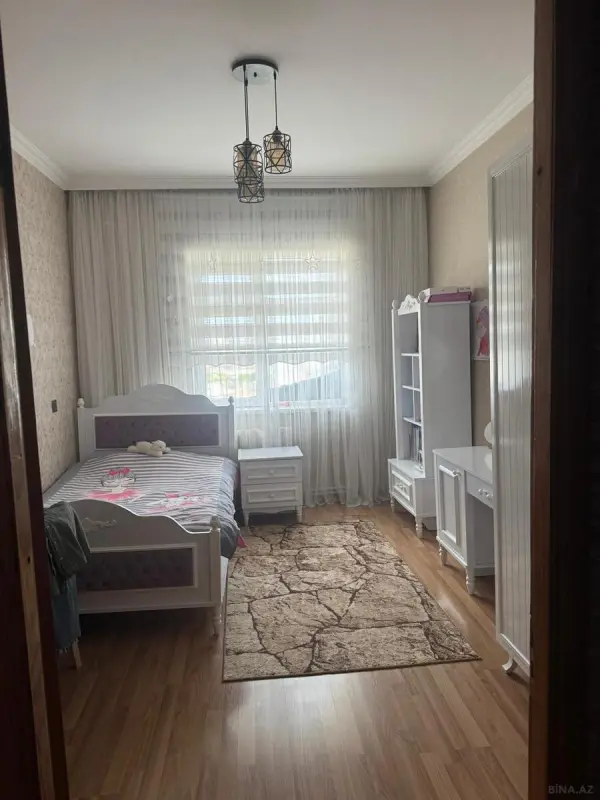Satılır 4 otaqlı mənzil 120 m²
