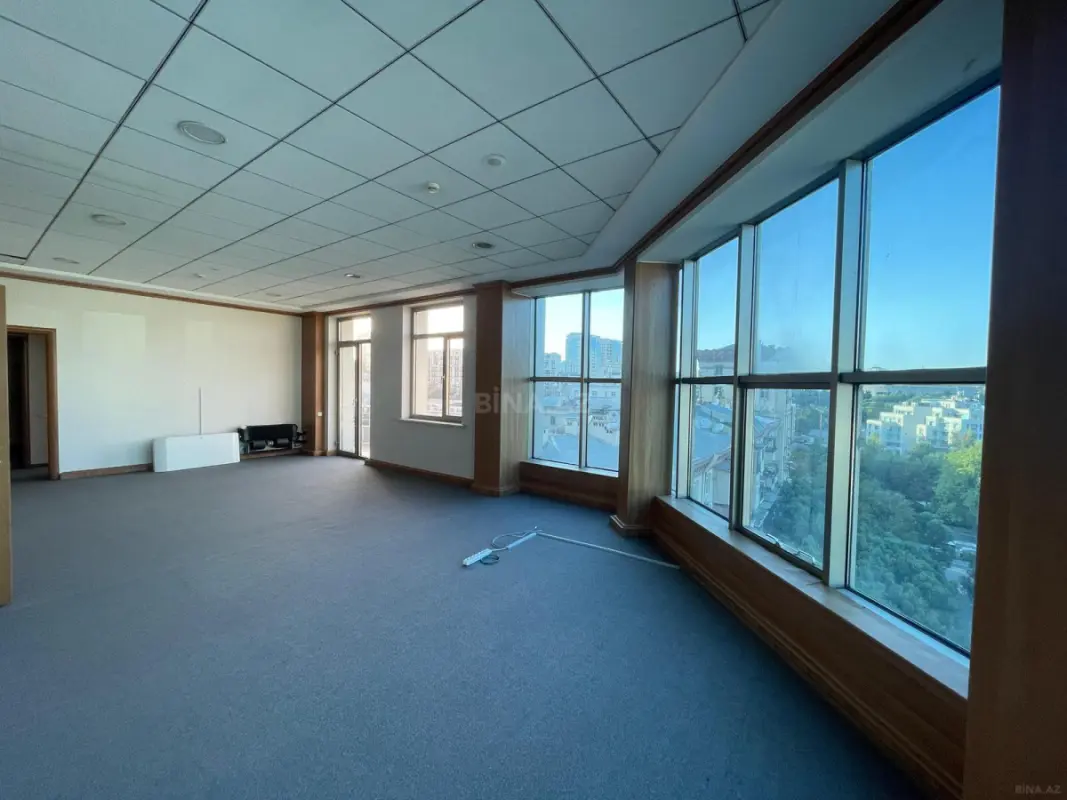 Kirayə verilir 2 otaqlı ofis 127 m²