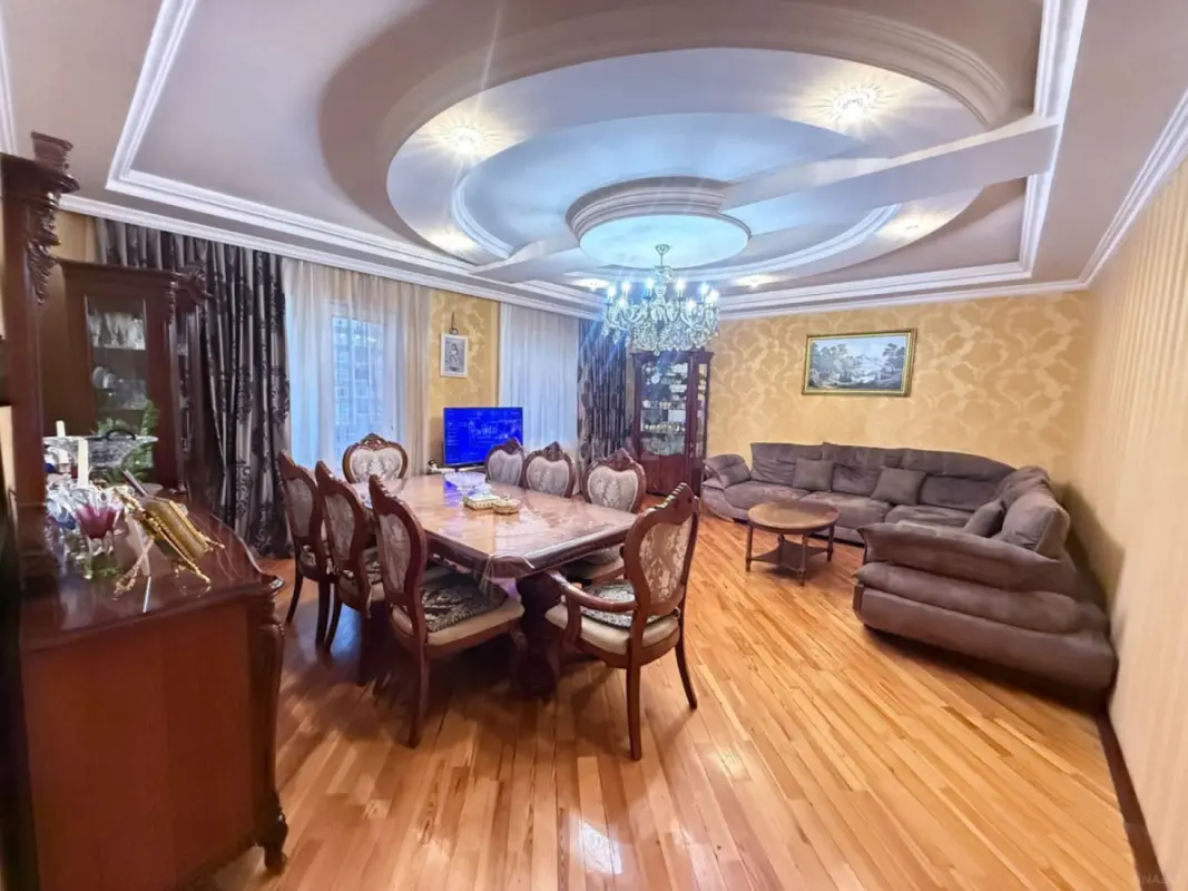 Satılır 5 otaqlı mənzil 130 m²
