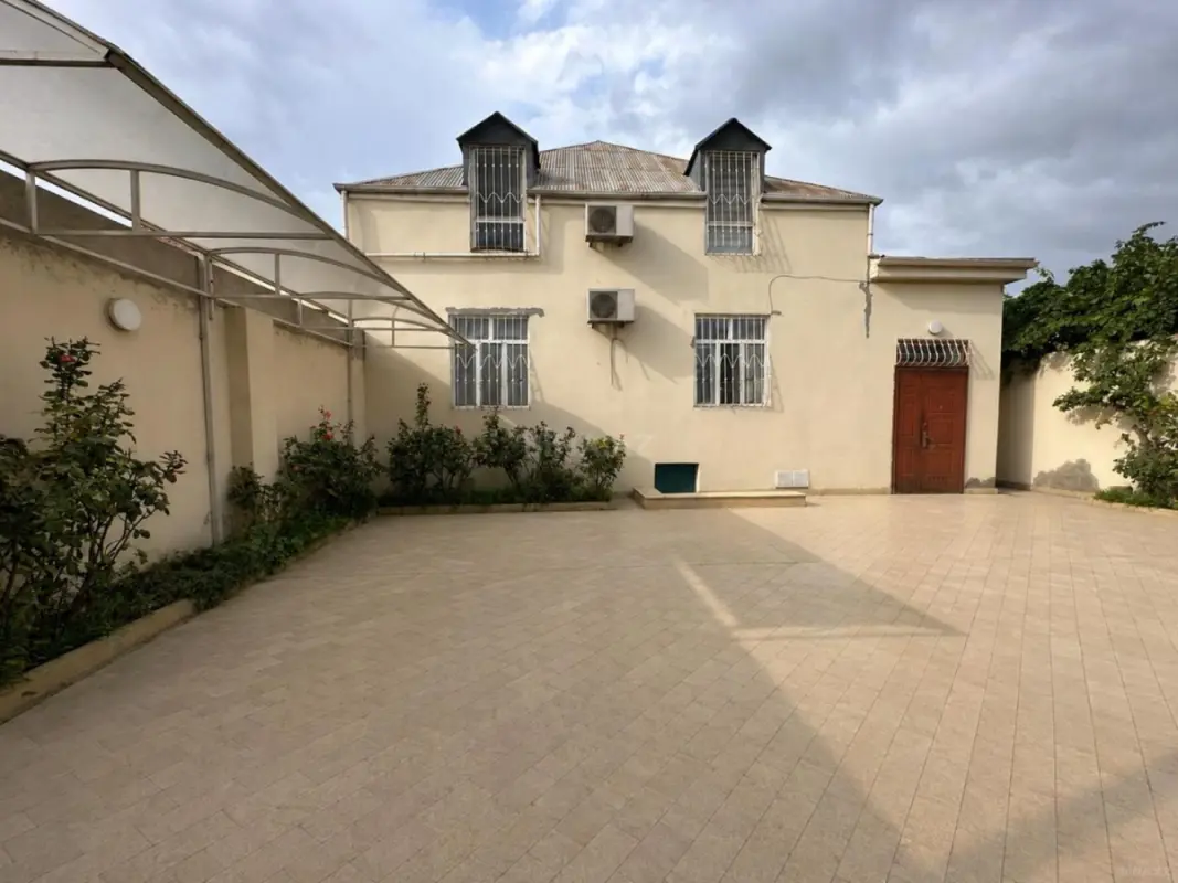 Satılır 5 otaqlı həyət evi 250 m²