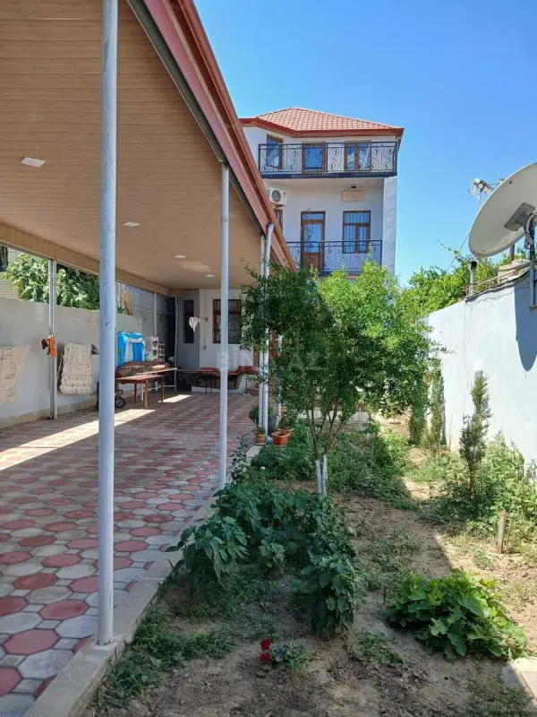 Satılır 4 otaqlı həyət evi 200 m²