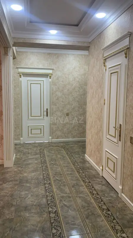 Satılır 4 otaqlı mənzil 140 m²