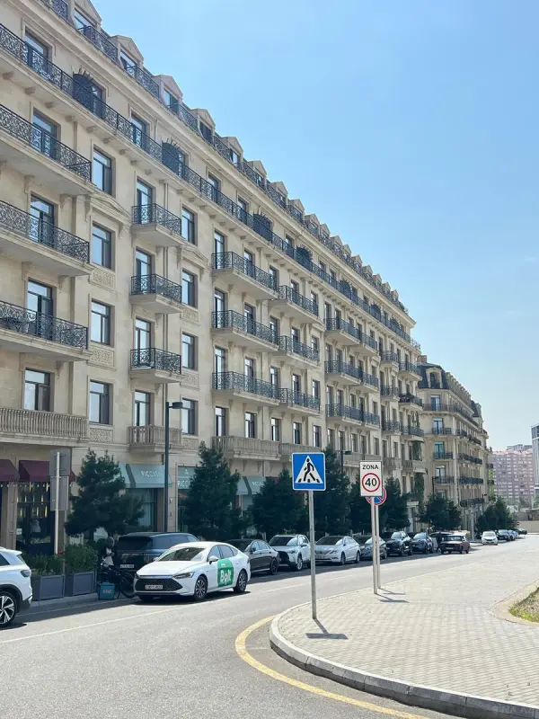 Kirayə verilir 20 otaqlı ofis 2100 m²